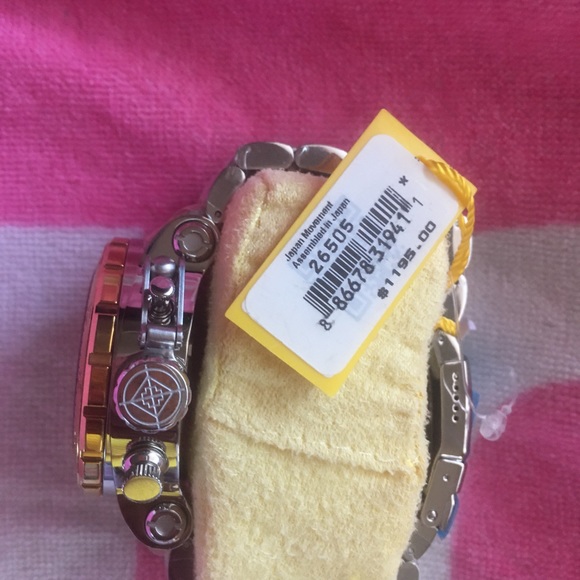 MENS INVICTA WATCH comes with storage case and papers - Picture 4 of 5